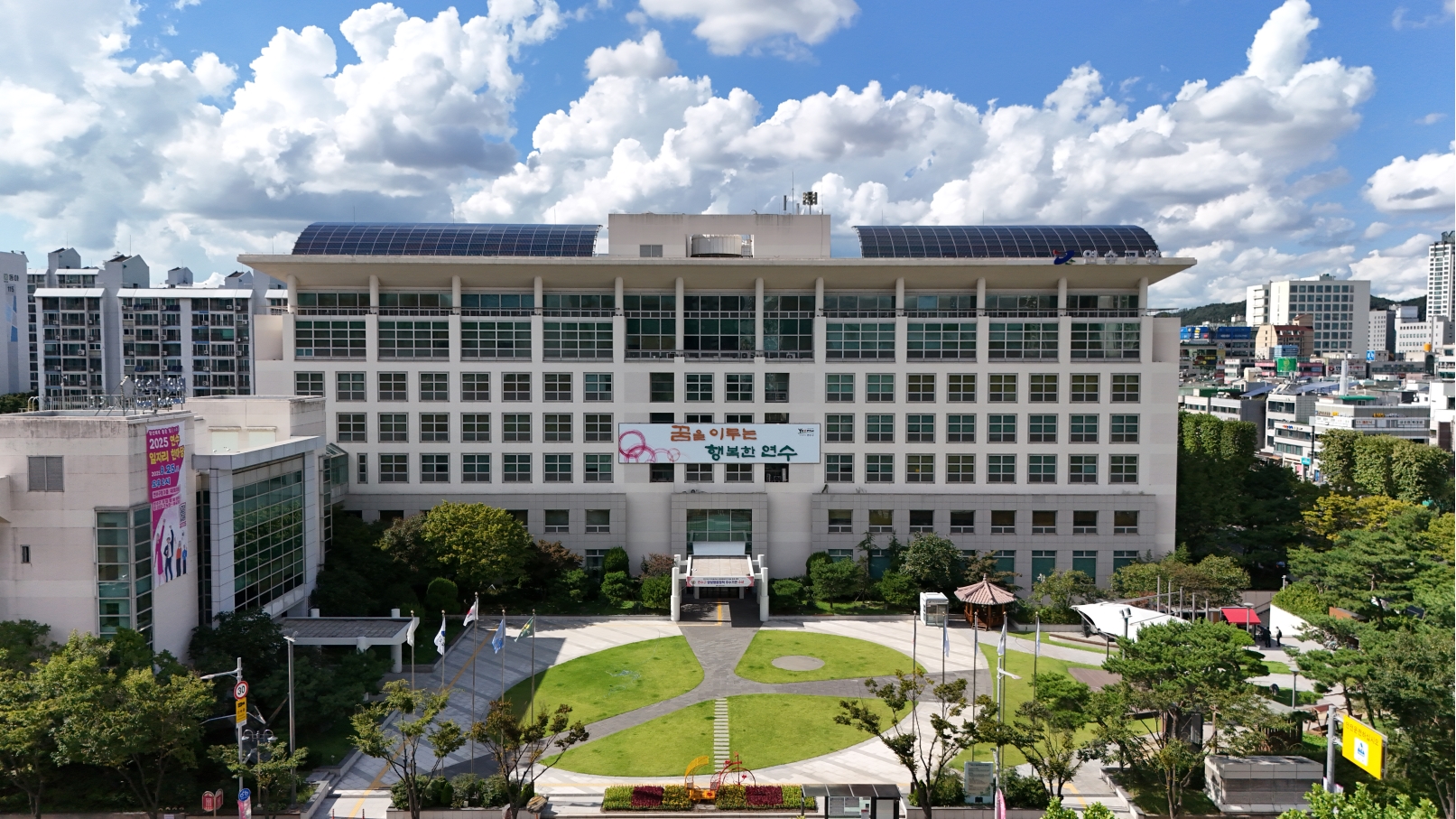 연수구는 2026년도 세입세출 예산안을 총 9330억 원으로 편성해 구의회에 제출했다고 11일 밝혔다